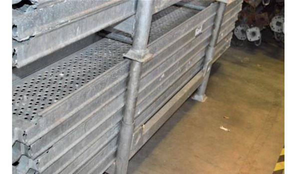 stalen bok inhoudende 14 aluminium steigerplanken l 2,5m